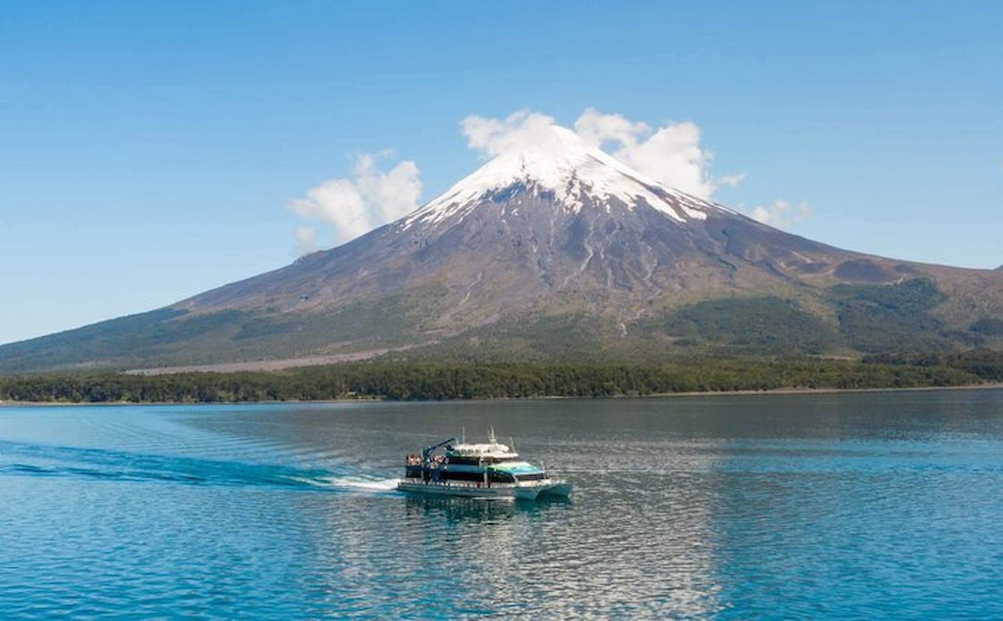Lago Frías y Cerro Tronador en el Cruce Andino desde Puerto Varas a Bariloche