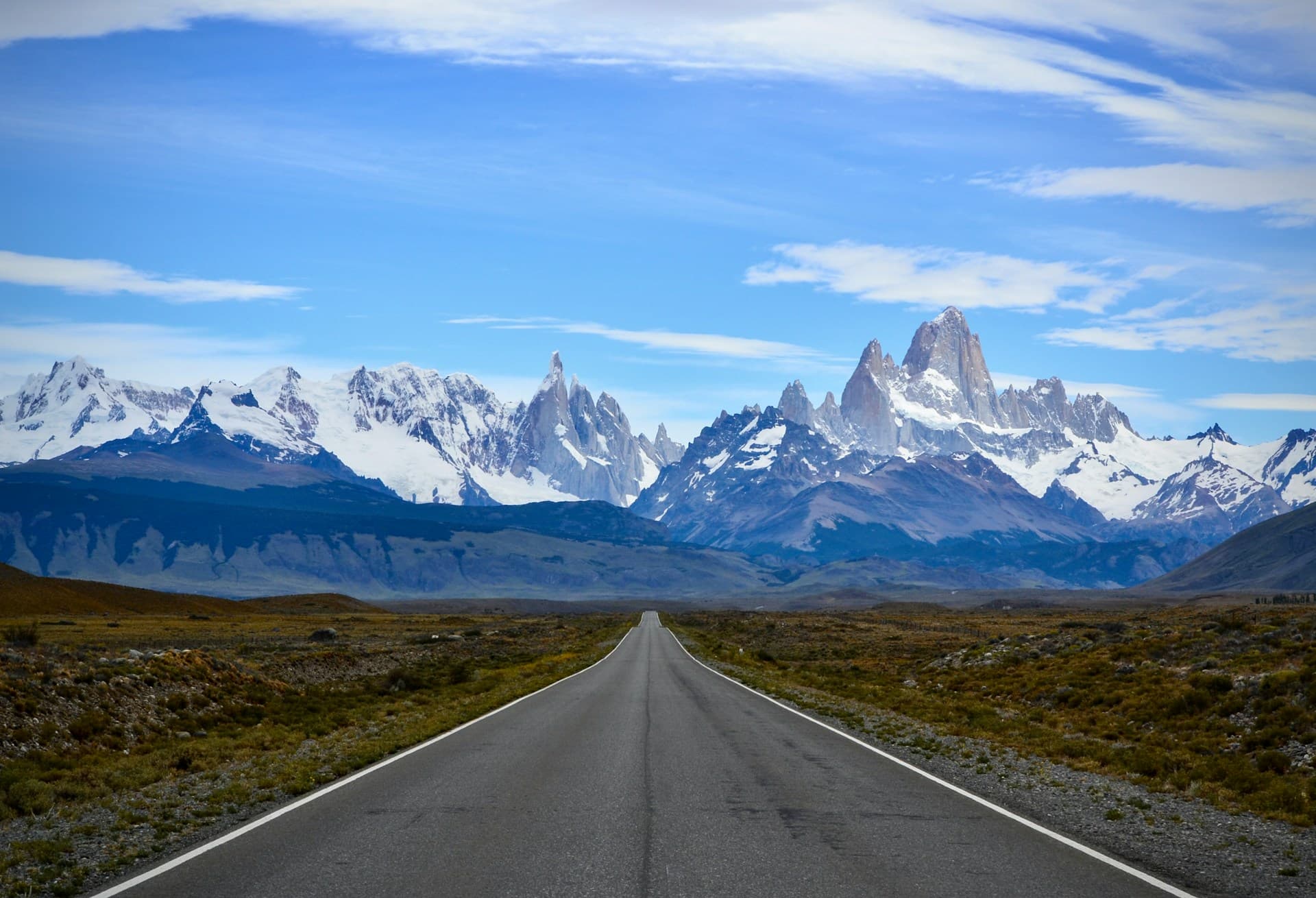 Vista del Fitz Roy y Cerro Torre desde la carretera a El Chaltén