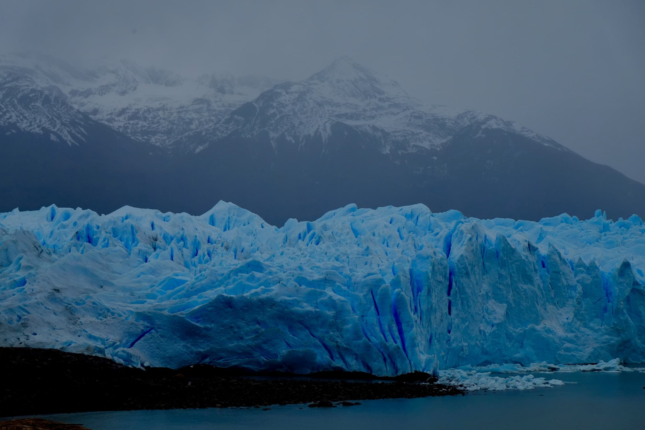 Glaciar Perito Moreno en un día muy nublado, Patagonia, Argentina