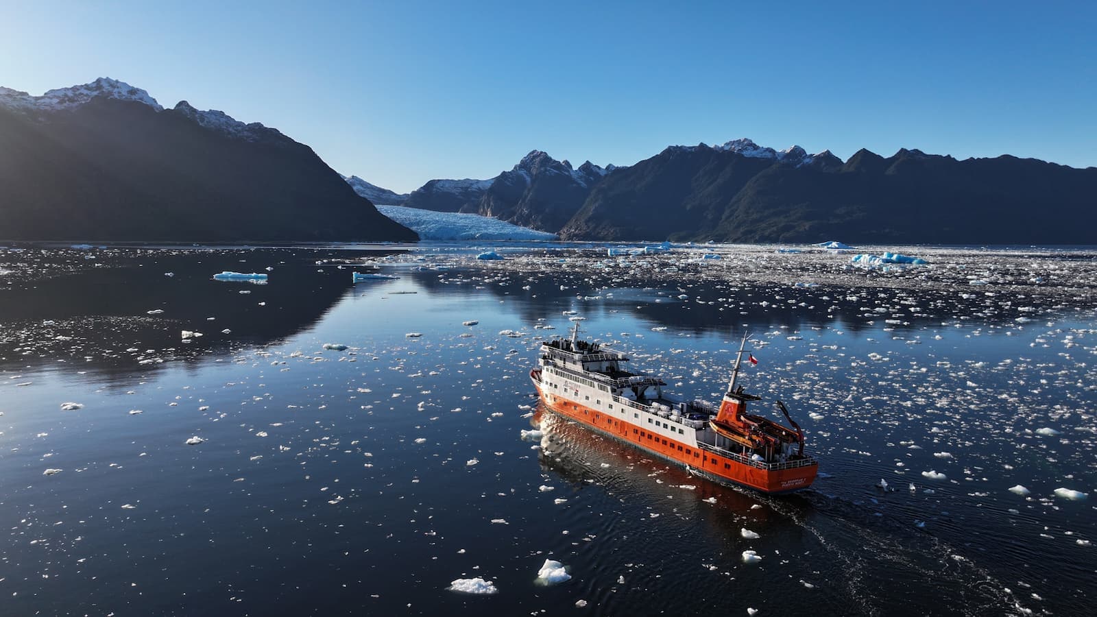 Patagonia chilena por dentro: crucero por los fiordos y cruce de lagos