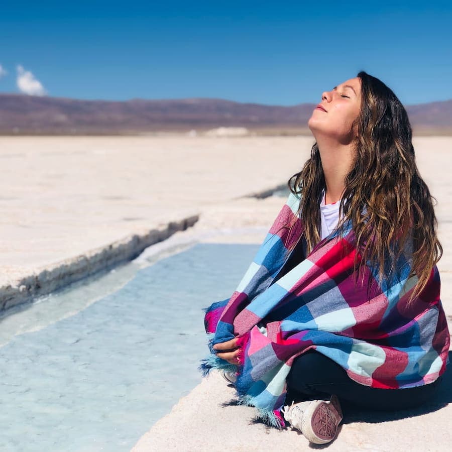 Lau, asesora de Viajes Vidaia, en Salinas Grandes, Salta y Jujuy, Argentina