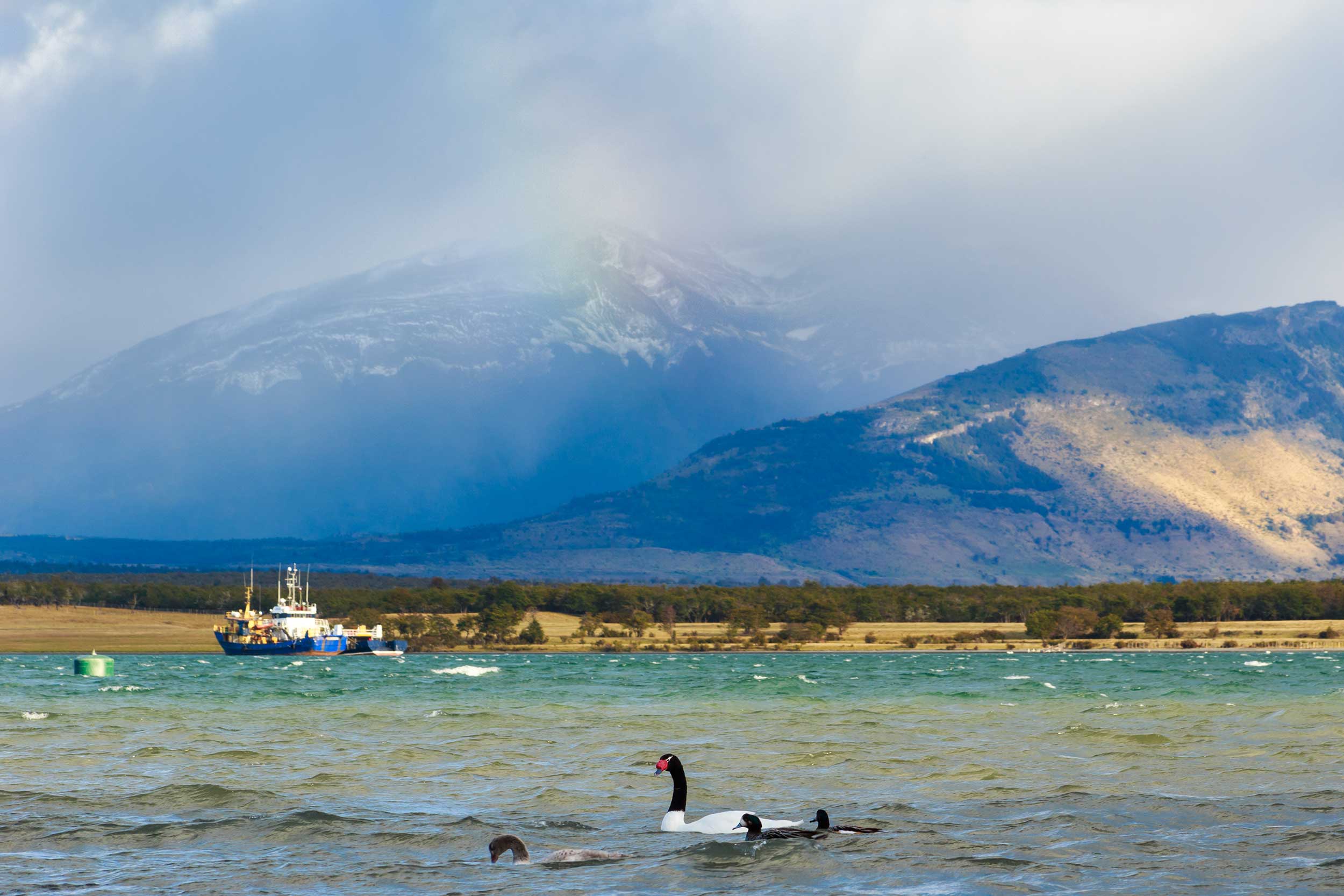 Seno de Última Esperanza desde Puerto Natales, Patagonia chilena